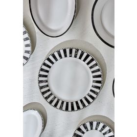 Karaca Damalı Çizgi 27 cm Porselen Servis Tabağı