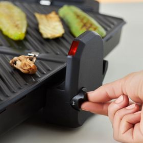 Karaca Future Essential Matte Siyah Tost Makinesi