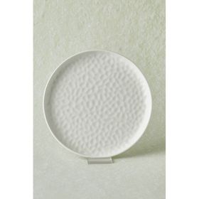Karaca X Refika 22 cm Bembeyaz Yuvarlak Pasta Tabağı