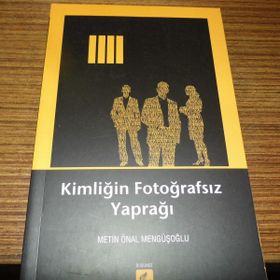 KIMLIĞIN FOTOĞRAFSIZ YAPRAĞI - METIN ÖNAL MENGÜŞOĞLU (ISBN:9786054494873)