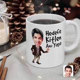 Kişiye Özel Erkek Hedefe Kitlen Anı Yaşa Karikatürlü Beyaz Kupa Bardak