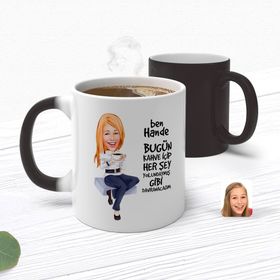 Kişiye Özel Kadın Her Şey Yolundaymış Gibi Karikatürlü Sihirli Kupa