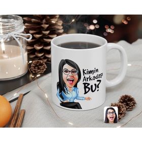 Kişiye Özel Kadın Kimin Arkadaşı Bu Karikatürlü Beyaz Kupa Bardak