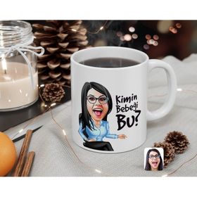 Kişiye Özel Kadın Kimin Bebeği Bu Karikatürlü Beyaz Kupa Bardak