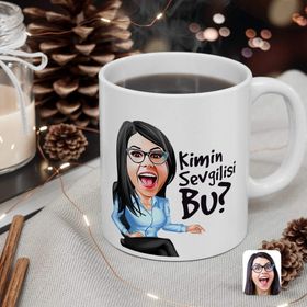 Kişiye Özel Kadın Kimin Sevgilisi Bu Karikatürlü Beyaz Kupa Bardak