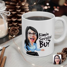 Kişiye Özel Kadın Kimin Sevgilisi Bu Karikatürlü Beyaz Kupa Bardak
