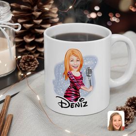 Kişiye Özel Şarkı Söyleyen Kız Karikatürlü Beyaz Kupa