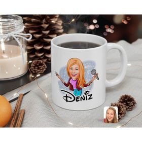 Kişiye Özel Şarkı Söyleyen Kız Karikatürlü Beyaz Kupa