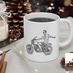 Kişiye Özel Tam Boy Karakalem Motosikletli Adam Karikatürlü Beyaz Kupa Bardak