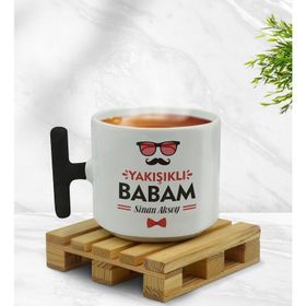 Kişiye Özel Yakışıklı Babam Tasarımlı Siyah T Kulplu Middle Kupa