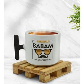 Kişiye Özel Yakışıklı Babam Tasarımlı Siyah T Kulplu Middle Kupa