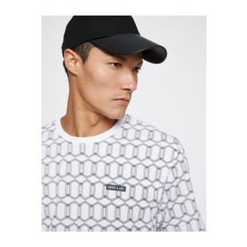 Koton 0D0 Erkek Beyaz Desenli Basic Bisiklet Yaka Slogan Baskılı Geometrik Desenli T-shirt