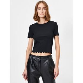Koton 0YAL68542IW72D Çiçek Desenli Omuz Dekolteli Kısa Kollu Crop Kadın Bluz