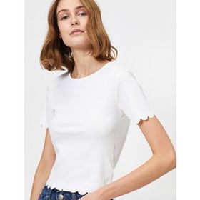 Koton 0YAL68542IW72D Çiçek Desenli Omuz Dekolteli Kısa Kollu Crop Kadın Bluz