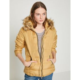 Koton 9KAM24635OW Kırmızı Kapüşonlu Erkek Mont 9KAM24635OW Kırmızı Kapüşonlu Erkek Mont