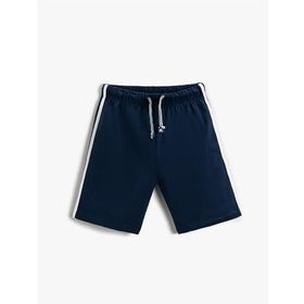 Koton Pamuklu Beli Bağcıklı Basic Çizgili Erkek Çocuk Şort