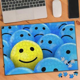 KS699278 Herşeye Rağmen Gülümseyen Emoji 240 Parça Puzzle Yapboz