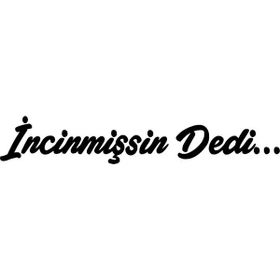 Kumraldede İncinmişsin Dedi Renkli 15x3 cm Araç Oto Laptop Duvar Sticker