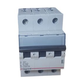 Legrand 3X32A C/4.5KA Otomatik Sigorta
