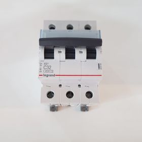 Legrand 403345 C Tipi 3x32 A Otomatik Sigorta