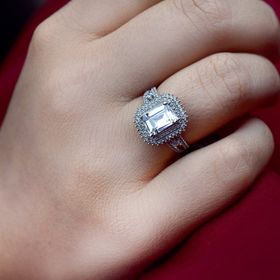 Lilarote YZK000073 3.5 Karat Görünümlü Baget Kesim Beyaz Altın Yüzük