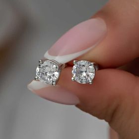 Lucky Gümüş 6 mm Beyaz Zirkon Tek Taş Kadın Küpe
