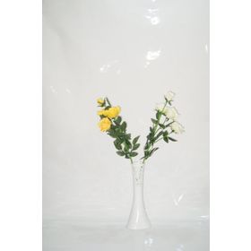M3Decorium Beyaz Delikli Desenli Uzun 4 Beyaz ve 4 Sarı Gül 40cm Vazo