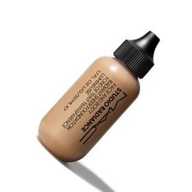 Mac Studio Radiance Face and Body Radiant Sheer C2 Fondöten