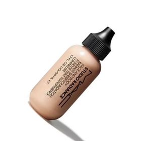 Mac Studio Radiance Face and Body Radiant Sheer W1 Fondöten