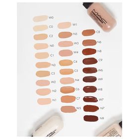 Mac Studio Radiance Face and Body Radiant Sheer W1 Fondöten