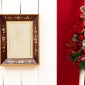 Madame Coco Esmeraude Kahverengi Resim Çerçevesi