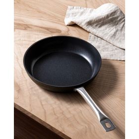 Madame Coco Noir Siyah 24 cm Titanyum Tava