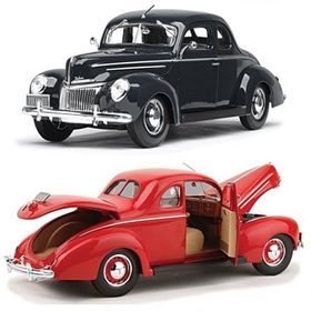 Maisto Ford Deluxe Tudor 1939 1:18 S/E Yeşil Model Araba