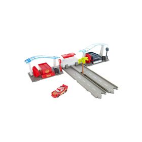 Mattel DVT46 Cars 3 Film Sahneleri Oyun Setleri