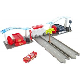 Mattel DVT46 Cars 3 Film Sahneleri Oyun Setleri