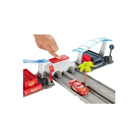 Mattel DVT46 Cars 3 Film Sahneleri Oyun Setleri
