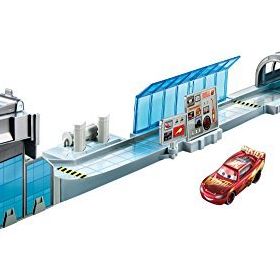 Mattel DVT46 Cars 3 Film Sahneleri Oyun Setleri