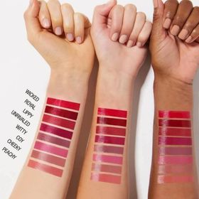 Maybelline New York Super Stay Vinyl Ink 20 Coy Uzun Süre Kalıcı Likit Parlak Ruj
