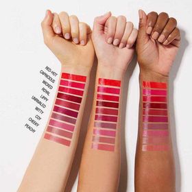 Maybelline New York Super Stay Vinyl Ink Uzun Süre Kalıcı Likit Parlak Ruj 40 Witty
