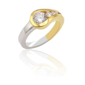 Midyat Nurtaş 201022858 Kristal Kesim Gold Kaplama 925 Ayar Zirkon Gümüş Yüzük