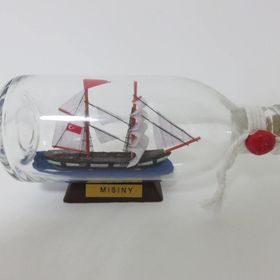 Misiny Ahşap Altlık Cam Şişe İçerisinde 16.5 cm Gemi Maketi
