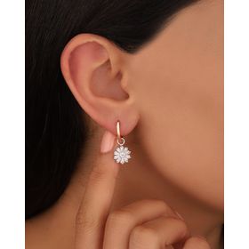 Mistik Silver Sallantılı Baget Taşlı Papatya Gümüş Küpe