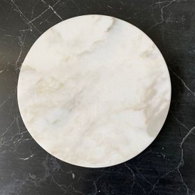 Modestmar Gümüş Doğal Mermer Yuvarlak Ayaklı Sunum