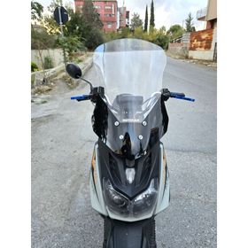 Motocam Altai F1 Max Ön Cam 2021-2026 Model 57 cm Şeffaf Renkli 4 mm Motosiklet Rüzgarlık