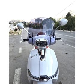 Motocam Küba Bannry Ön Cam 2024-2026 Model 43 cm Füme Renkli 4 mm Aparatsız Motosiklet Rüzgarlık