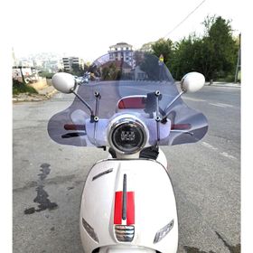 Motocam Küba Brilliant Ön Cam 2021-2026 Model 45 cm Füme Renkli Elcikli Aparatsız Motosiklet Rüzgarlık