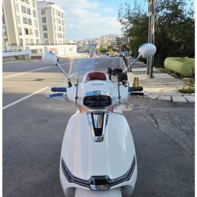 Motocam Küba MT 50 Pro Plus Ön Cam 2024-2026 Model 43 cm Şeffaf Renkli 4 mm Elcikli Aparatsız Motosiklet Rüzgarlık