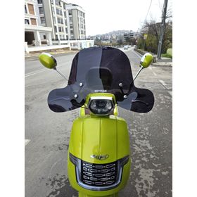 Motocam Küba Ravida 125 Ön Cam 2024-2026 Model 37 cm Siyah Renkli 4 mm Elcikli Aparatsız Motosiklet Rüzgarlık