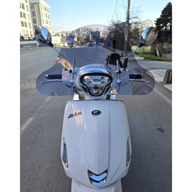 Motocam Kymco Like 200 Ön Cam 2009-2023 Model 43 cm Füme Renkli 4 mm Aparatsız Motosiklet Rüzgarlık