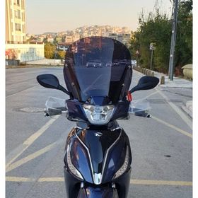 Motocam Kymco People S 200 Ön Cam 2020-2026 Model 38 cm Siyah Renkli 4 mm Sportif Motosiklet Rüzgarlık